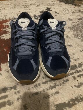 Nike Women’s Denim Navy and White Running Sneakers